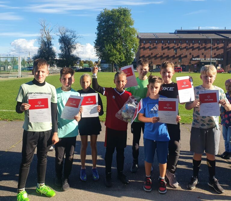Read more about the article 3.vieta Liepājas starpskolu sacensības futbolā 4.-5. klasēm